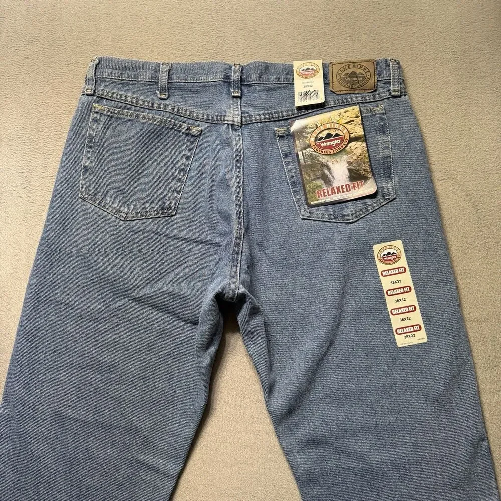 Wrangler Mens 38X32 Blue Ridge Relaxed Fit Jeans Medium Wash Denim NWT